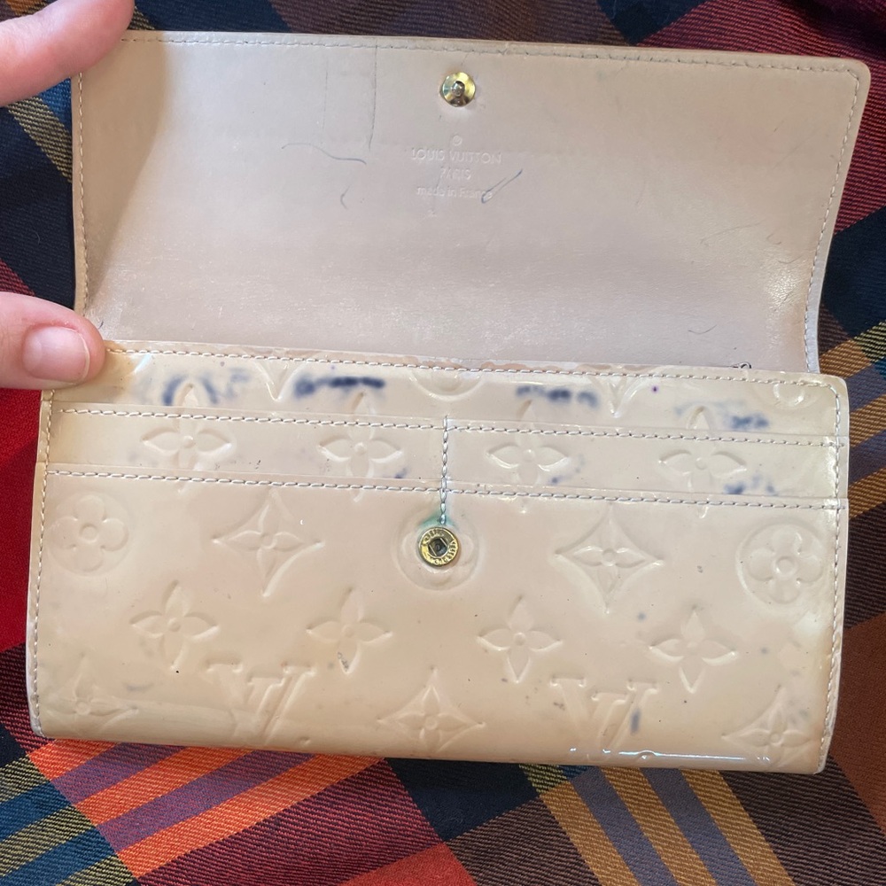 Louis Vuitton Patent Vernis Sarah Long Wallet with Monogram- *has marks - Picture 4 of 13